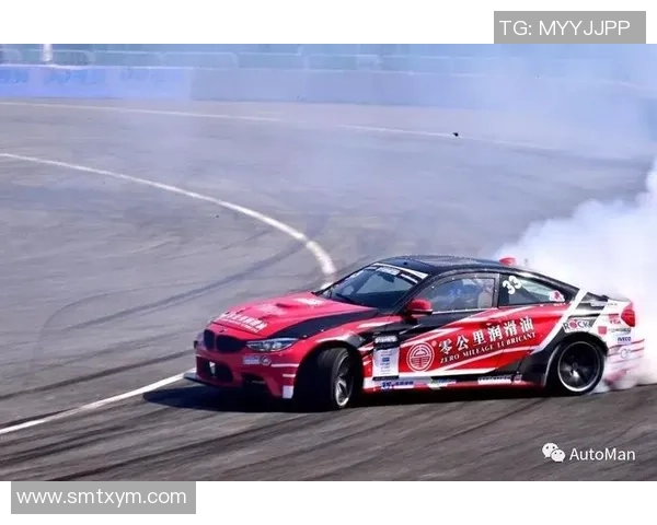 GT2足球鞋助力球星征战赛场精彩瞬间打造巅峰表现